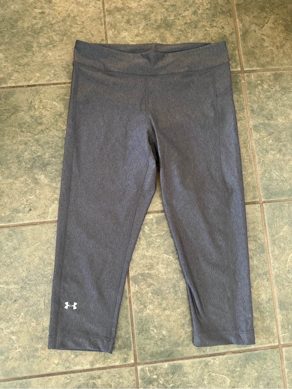 🎀3/$25🎀 Under Armour Gray Cropped Leggings